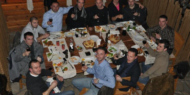 Mjeshtrit e Taekwondo-së festuan 20 vjetorin e themelimit të këtij sporti në Malësi