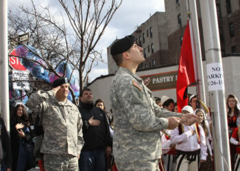 Në Bronx u ngritë flamuri kuqë e zi në Ditën e Flamurit , Shpalljen e Pavarësisë së Shqipërisë