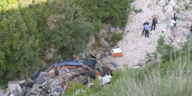 Himarë, 12 studentë të vdekur dhe 22 të plagosur