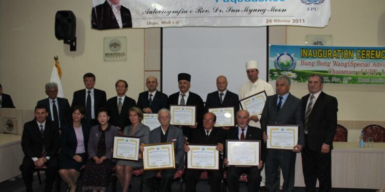 Fitues të dekoratës “Ambasador për Paqen” nga Malësia për Shtjefen Ivezaj dhe Vasel Sinishtaj