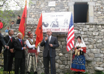Vizitë në shtëpinë muze të Dedë Gjon Lulit në Bardhaj të Hotit me rastin e 100-vjetorit të Kryengritjes (FOTO)