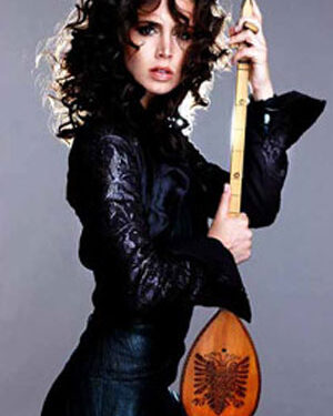 Destani shoqërohet me Eliza Dushkun?