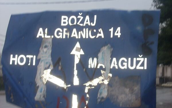 Kërkesë që emrat e vëndbanimeve të shkruhen edhe në shqip