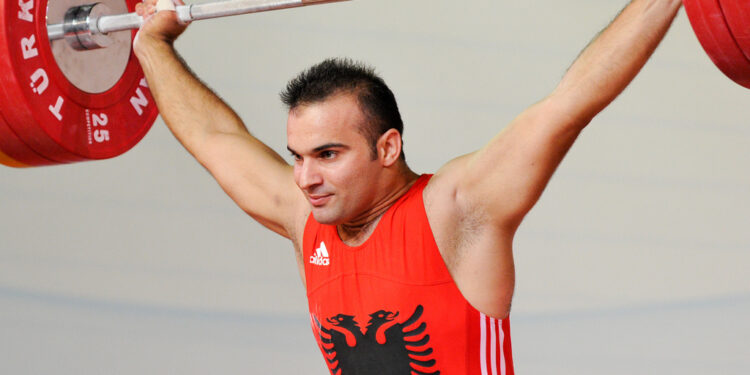 Erkand Qerimaj shpallet kampion i dyfishtë Europe (video)