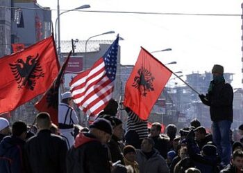 Shqiptarët e Amerikës festojn 28 Nëntorin, Ditën e Shpalljes së Pavarësisë dhe 65 Vjetorin e Çlirimit