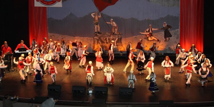 Nju Jork: U zhvillua Festivali i XXI-të i Këngës e Valles Shqiptare në Amerikë, organizuar nga Qendra Nënë Tereza e Kishës Katolike Zoja e Shkodrës në Hartsdale