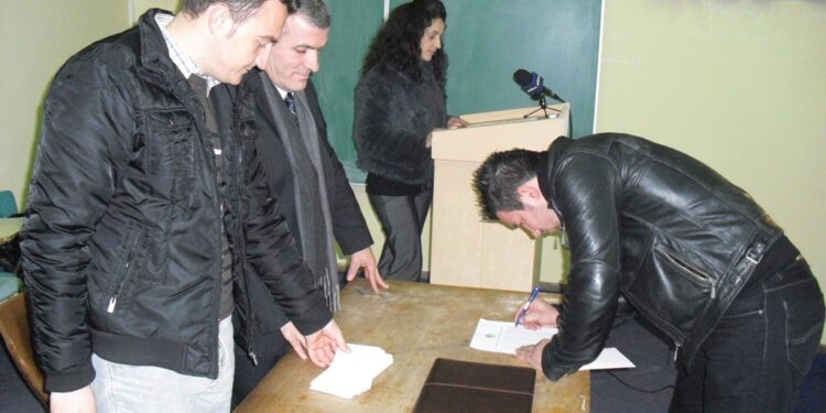 Ndarja e bursave të FHM-së nga New York-u studentëve nga Malësia (foto+audio)