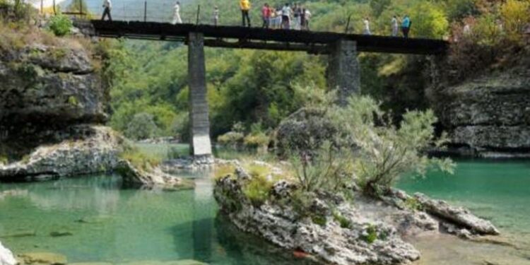 Tubim protestues në fshatin Dobrçin-Cem të Selishtit