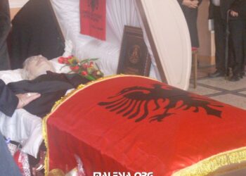 Homazhe me rastin e vdekjës së artistit Sali Mani në teatrin Migjeni në Shkodër