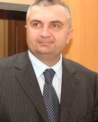 Meta kërkoi nga shqiptarët në Mal të Zi të bashkëpunojnë  në mes veti