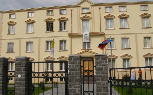 Inaugurohet Katedralja Nëna Terezë në Prishtinë