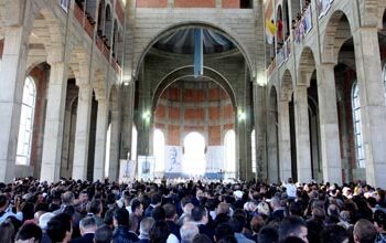 Mesha e parë në katedralen “Nëna Terezë” në Prishtinë