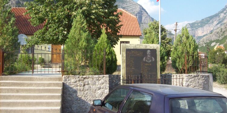 Kelmend, 2000 banorë të bllokuar nga Lumi Cem