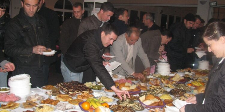 Karnavali “Koret” 2011 – Mbrëmja e Peshkut dhe Vërës (FOTO)
