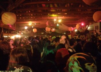 Karnavali “Koret” 2011 – Vallëzim nën Maskë  (FOTO + VIDEO)