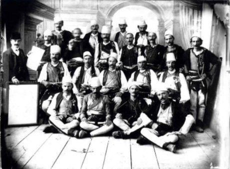 Nisën historinë e shtetit – Robert Camaj