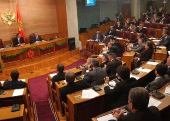 Shqiptarët në Mal të Zi kërkojnë gjuhën e tyre në parlament