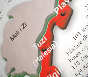 A jane shqiptaret e Malit te Zi duke shkuar drejt fatit te Camerise – nga Kolë Zagreda (+ reagimi i konsulit te Malit te Zi ne New York Branko Miliq ndaj ketij shkrimi te publikuar ne gazeten Illyria)