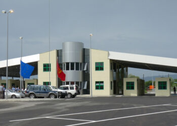 Podgorica pret Tiranën që kufiri të kalohet vetëm me letërnjoftime