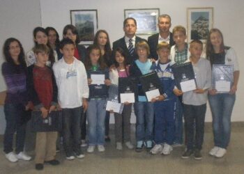 Ndarja e mirënjohjeve nxënësve të dalluar të shkollave fillore dhe të mesme nga treva e Komunës urbane të Tuzit