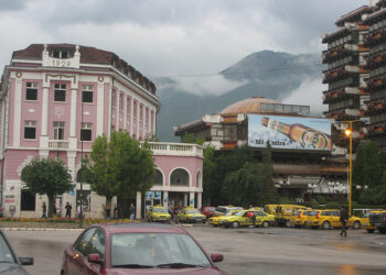 Rrëshqitjet e dheut rrezikojnë mbi 100 shtëpi në Pejë