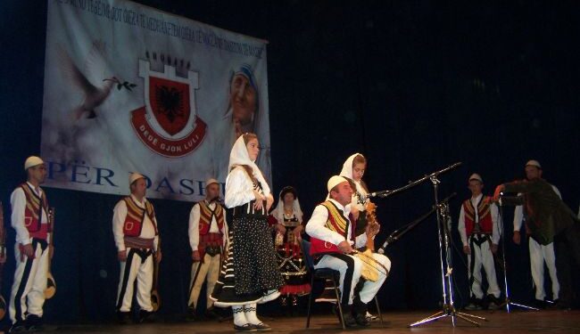 Me rastin e përvjetorit të Nënë Terezës, SH.K.A “Dedë Gjon Luli” organizoi program artistik “Për Dashuri”