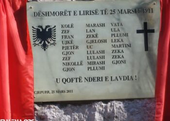 Zbulimi i pllakës përkujtimore viktimave të para të Kryengritjes së Malësisë së Madhe të 1911 në Qepurr-Traboin (FOTO+VIDEO)