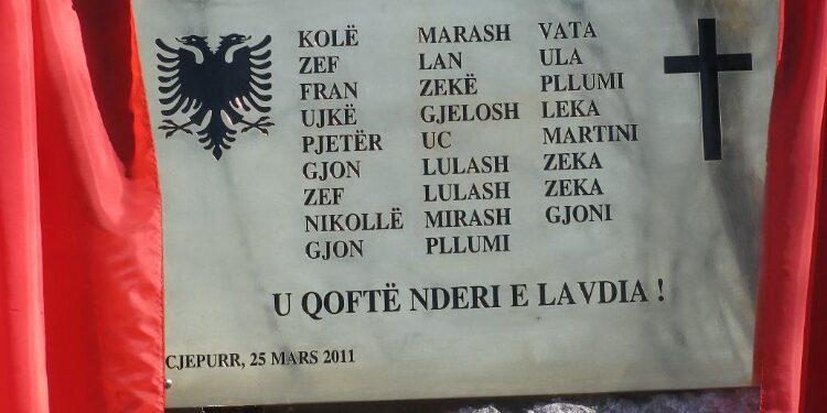 Zbulimi i pllakës përkujtimore viktimave të para të Kryengritjes së Malësisë së Madhe të 1911 në Qepurr-Traboin (FOTO+VIDEO)