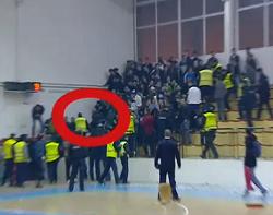 Policia maqedonase rrah tifozët shqiptarë (Video)