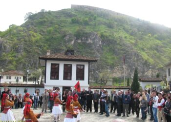 U mbajt Manifestimi “Zëri i Vëllazërisë për 100 vjetorin e Kryengritjes në Malësi” (FOTO+VIDEO)