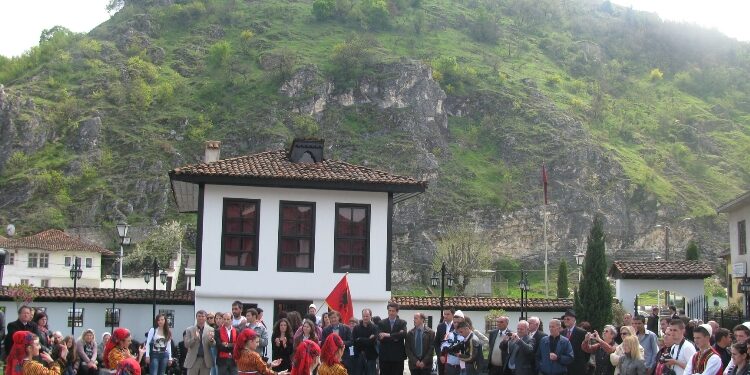 U mbajt Manifestimi “Zëri i Vëllazërisë për 100 vjetorin e Kryengritjes në Malësi” (FOTO+VIDEO)