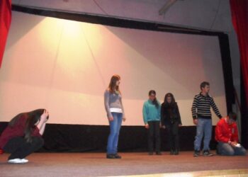 Shoqata “Martin Dreshaj” mbajti protestë artistike në Pejë