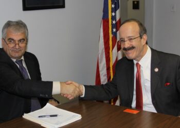 Kryetari i Iniciativës Qytetare dhe deputet në parlamentin e Malit të Zi Vasel Sinishtaj, u takua me kongresment , Piters, Levinn dhe Engel