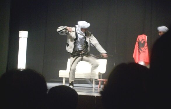 Teatri “Aleksandër Moisiu” i Pejës kremtoi 20 vjetorin e aktiviteteve