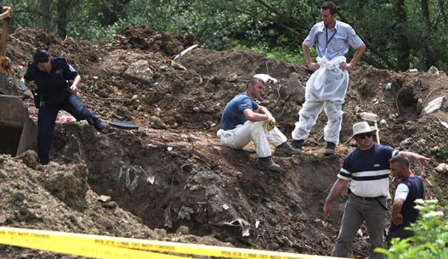 Zbulohet varrezë masive në Rashkë me 250 kufoma shqiptarësh