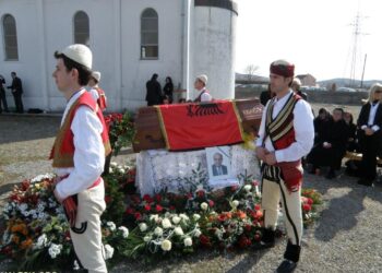 Me nderime të larta u përcoll për banesën e fundit Tomë Berisha (e plotësuar)