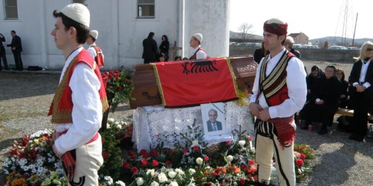 Me nderime të larta u përcoll për banesën e fundit Tomë Berisha (e plotësuar)