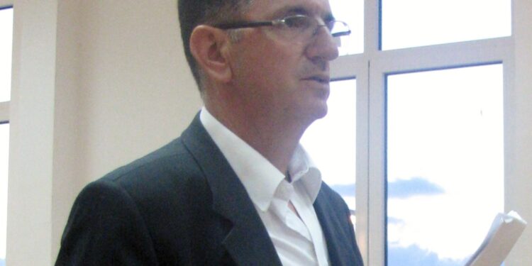 Gjeloshaj nuk do të largohet nga parlamenti