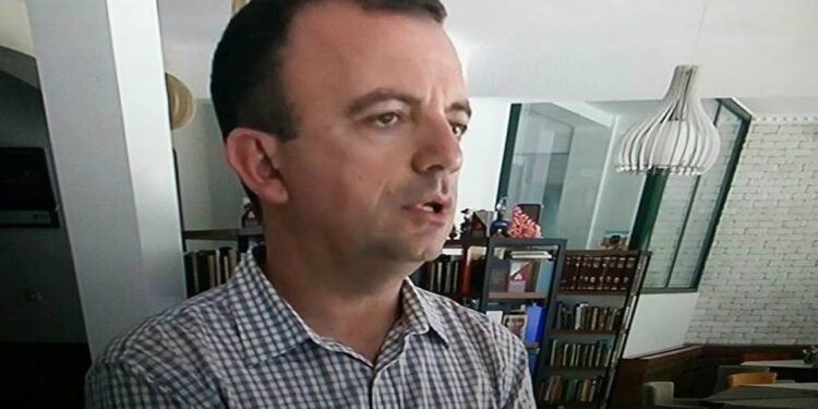 Kallaba: Gjuha shqipe e nëpërkëmbur