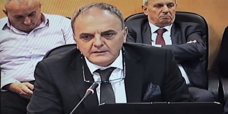 Berishaj: Kur marrëveshja u dërgua për nënshkrim është hequr një hartë – Qeveria e Kosovës ka miratuar raportin e komisionit