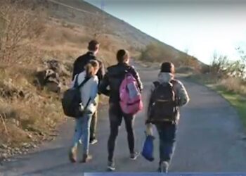 Nxënësit që ecin 18 kilometra në ditë për të shkuar në shkollë
