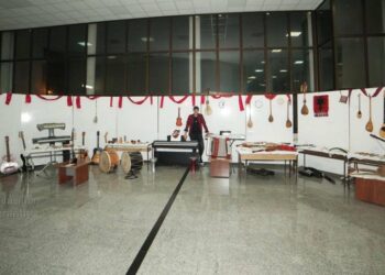 Ekspozita e më se 100 instrumenteve muzikore