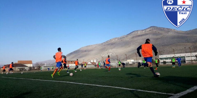 Deçiqi shqiptar me Yllin e kuq të Jugosllavisë