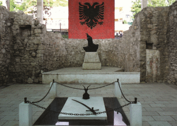 Gjurmë Shqiptare: Enigma e varrit të Gjergj Kastriot-Skënderbeut