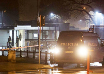 Sulmohet me bombë ambasada amerikane në Podgoricë, konfirmohet një i vdekur