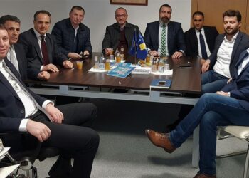 Anëtarët e Komisionit për Administratë Publike, Qeverisje Lokale dhe Media të Kuvendit të Kosovës, shprehën për Malesia.org (VIDEO)