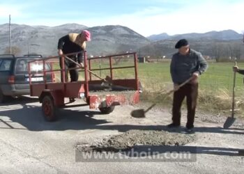 Autoritet nuk bëjnë punën e vet, banorët mbushin gropat