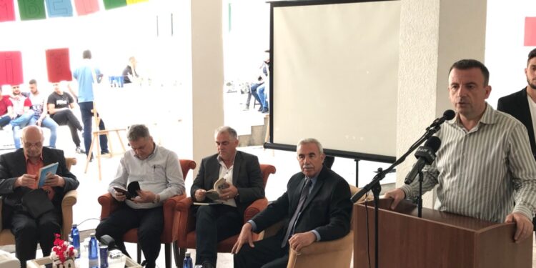 Karvani i shkrimtarëve vendas, takim letrar në Medresenë “Mehmed Fatih”   