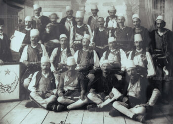 Dedë Gjo’ Luli (Vojvodë i Traboinit të Hotit) , Deli Meta (Bajraktarë i Hotit), Dedë Nika (Bajraktarë i Grudës), Palok Traboini, Ujk Hasani i Grudës, Zenel Shabani e Nikoll Doda të Kastratit, Tom Nikolla, Luk Muçia, Ismail Mustafa, Gjon Ujk Çeku, Martin Ujka e të tjerë.