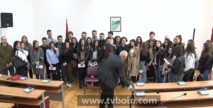 Shoqata Malësia e Madhe nga New York-u, ndanë bursat për studentët në Malësi (Video)